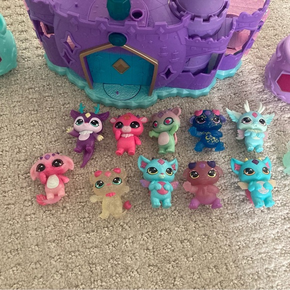 Magical Mixies  Castle Playset with lots of Mixies - Picture 2 of 6